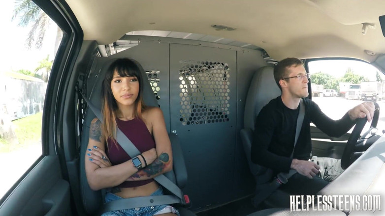 Helpless Teens: Kitty Carrera - terk edildi, yaraklandı ve domine edildi