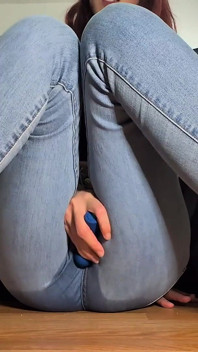 La Moglie Americana Si Bagna I Jeans Durante L'orgasmo