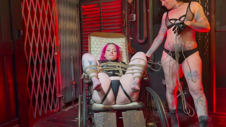 Lady Lazarus: Touw vastgebonden met vibrator aan stoel door godin Dita