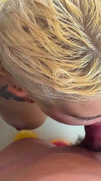 POV Kamera. Po Focení Vykouřila Fotografovi a Dostala Sperma Na Obličej a Do Pusy, Pár Líbal Sperma