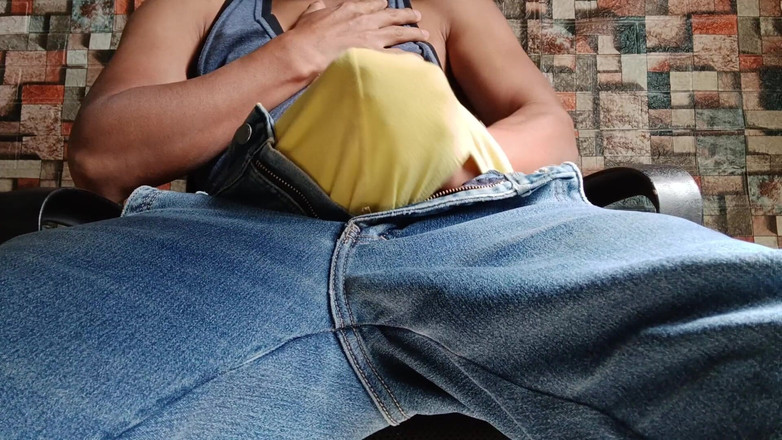 Hornyboy2058: Pria solo ini mengerang keras sambil membelai - sesi penuh kesenangan