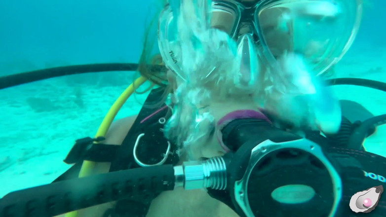 Mistress Pink Pearl: Supergirl se setkává s nejdrsnější chobotnicí v Bonaire