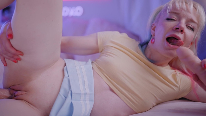 Jolie Lyon: Koledzy ojczymu w mojej dziewiczej cipce