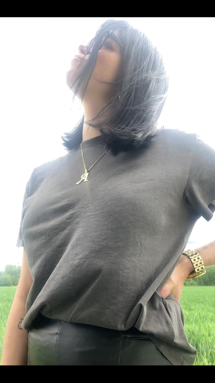 Shione Cooper: Palenie przed strzelaniem w mojej furgonetce na zewnątrz 