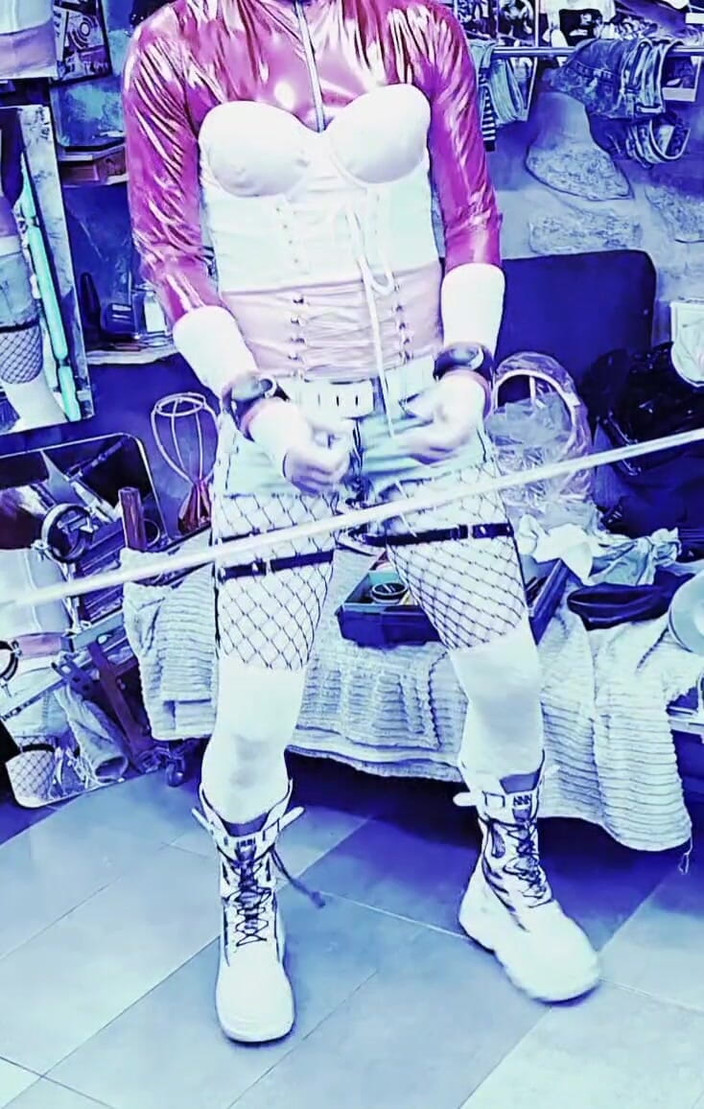 fetishboyzz: El pequeño