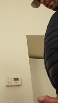 Tesão velho pervertido está fodendo a bunda do jovem dominik