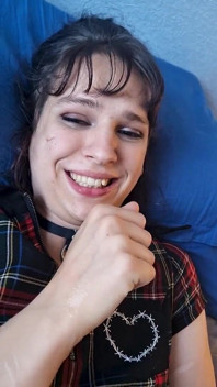 Děvka tlustá zadek Melody saje, jezdí, roztahuje a stříká