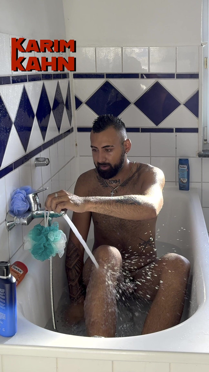 Karim Kahn: Я случайно вошел в свой собственный рот в ванне