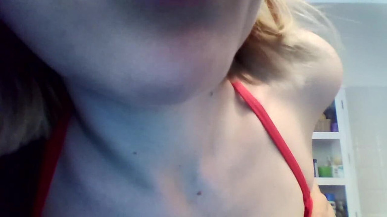 savannahamatoriale: 赤いインジェリーのセクシーな修道女