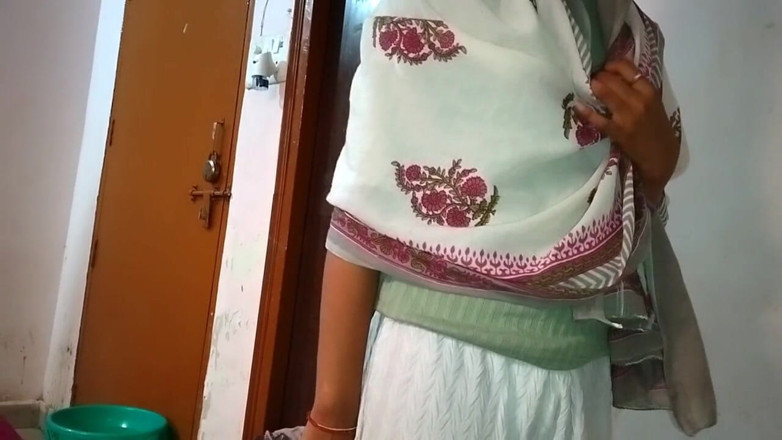 AKXpro: naukraani ki larki ko choda