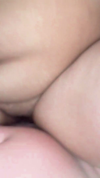 Filthy British Couple: Esposo cornudo se descuida segundos después de que la esposa...