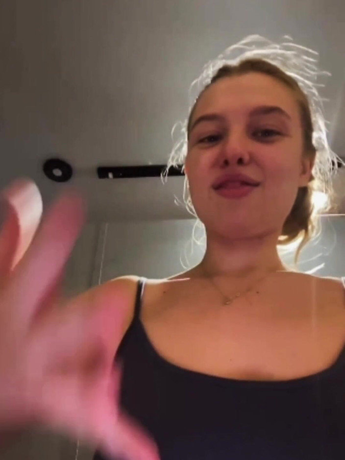 JuiceLussie: Squirting. Huge Anal Plug in Tight Ass