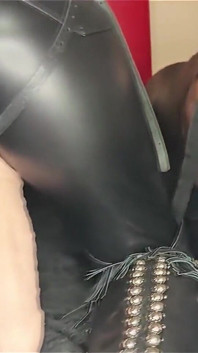 너에게 굴욕을 당하는 두 악의 여주인