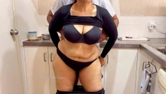 Casal indiano romântico - esposa despida e sensualmente satisfeita por ele - diversão mais erótica