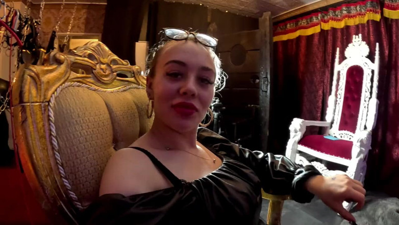 Queen_of_BDSM: Tendangan Tegar Dalam Bola Diie!