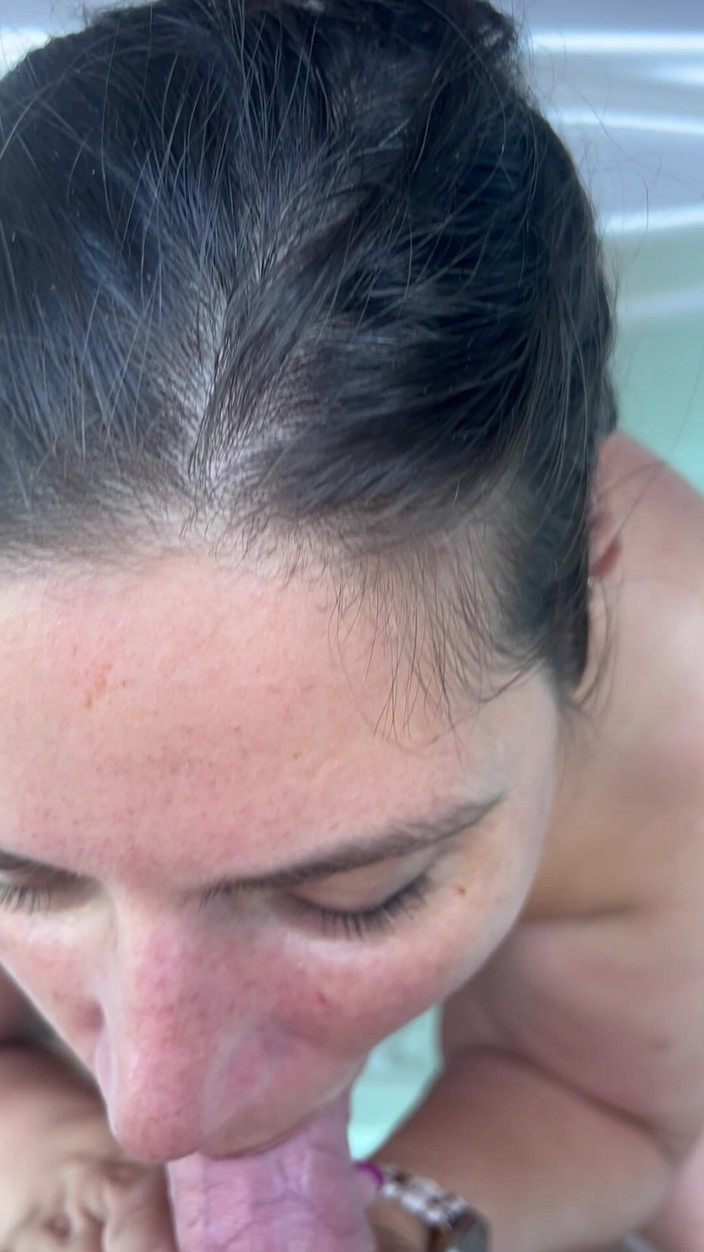 Shhhitsoursecret: Vasca idromassaggio con il vicino