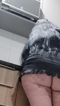 Madrasta sexy na cozinha