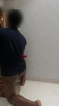 Palcówka Lucknow loszka podczas stania sprawia, że jej sperma