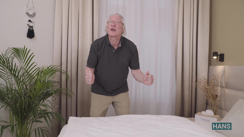 Hans The Horny Grandpa: Superhot bomba s velkými prsy je ošukaná nadrženým starým chlápkem