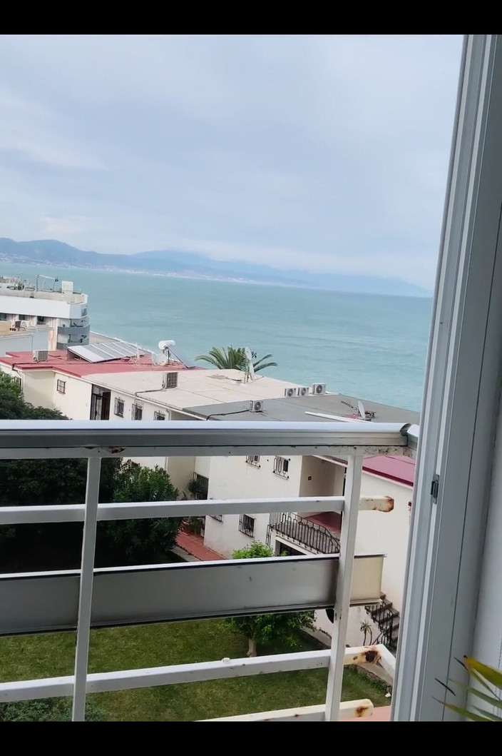 Afro Black XXX: Ich wünsche Ihnen allen einen schönen Sonntag