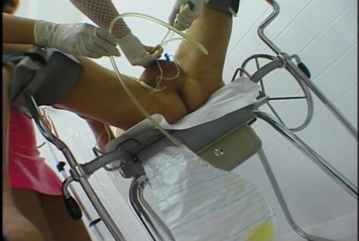 Absolute BDSM films - The original: Dominando o vibrador penetrado na buceta piercing em vestido de...