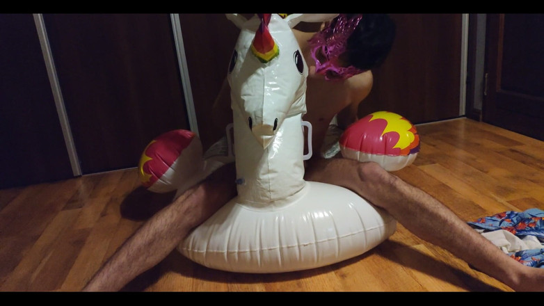 Floatie Boy: 私の膨らませるユニコーンのドライハンプ