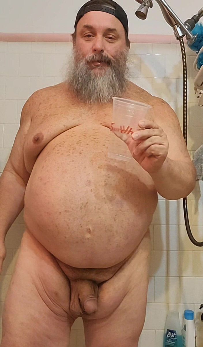 GeneWadexxx: Pissen essen für einen heißen stiefvater-bär online