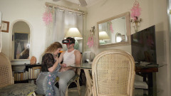 Erin Electra: V zákulisí: nevlastní syn má sex při sledování VR Porno