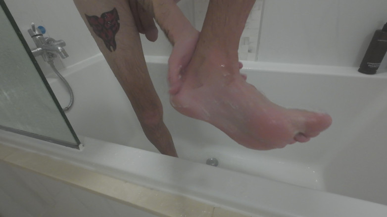 Big dick dadddy: Washing My Feet for My Foot Worshippers