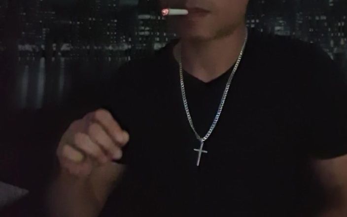 Boyzxy: Meu garoto me pegou enquanto eu estava masturbando e fumando