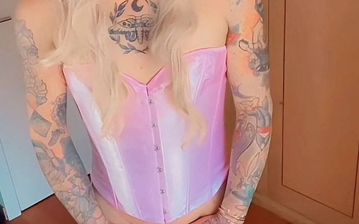 EmmaInkTrans: Barbie Trans Si Masturba E Raggiunge L'orgasmo