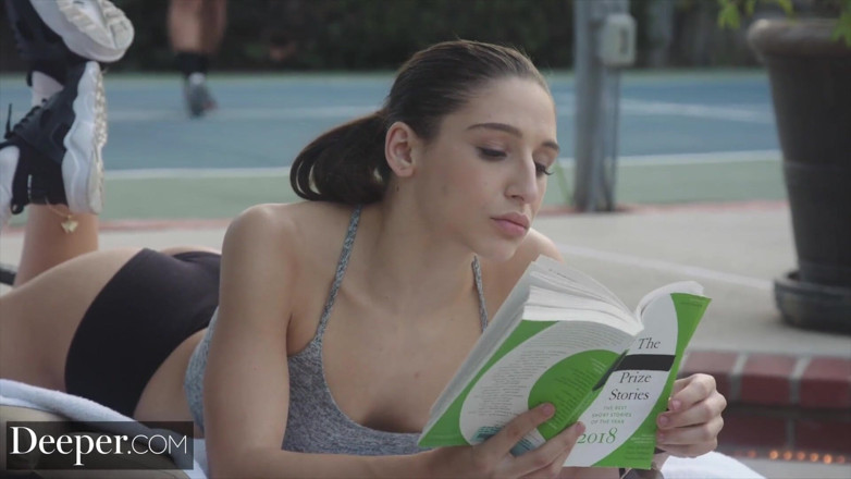Deeper: Tiefer. Abella Danger wird im hofspiel un sättlich