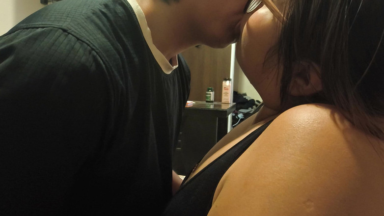 Moo DBOXXX: Bekar üvey anneyle bir makyaj seansı, o deli