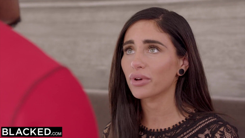Blacked: Naomi Woods blacked tradisce con la sua fantasia di grande...