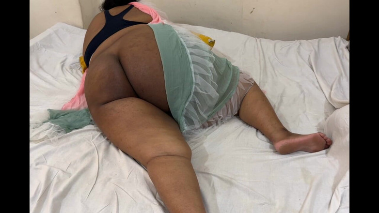 Your Boy's Cum: Tante seksi india dengan pantat bahenol