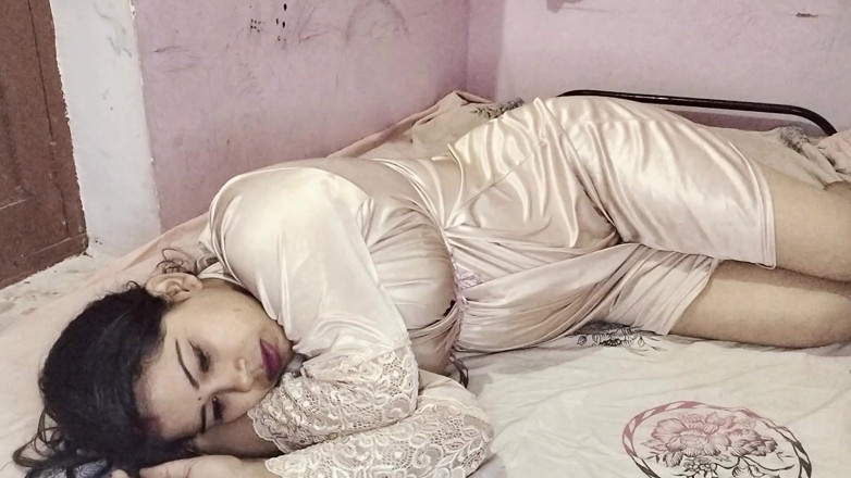 Sexy Girlfriend Girl: Indianca Bahu sunt futute în pizda ei strâmtă de bătrânul Sasur...