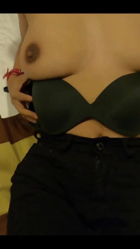 Fată sexy, țâțe mari? Excitată