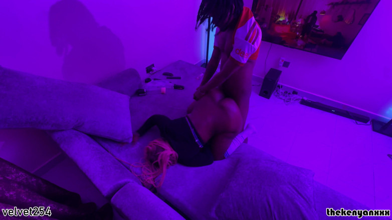 THEKENYANXXX: 축구 관전 직후 일요일 저녁 섹스