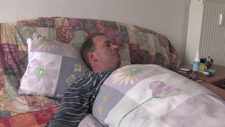 Under German Roofs: Німецькі повії з мокрою пиздою розтягують свою пизду 17