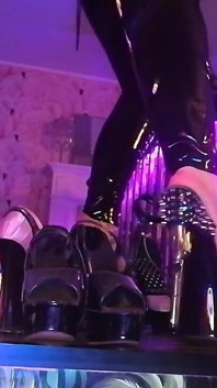 Tacchi alti Umiliazione Footfetish Clip Personalizzata