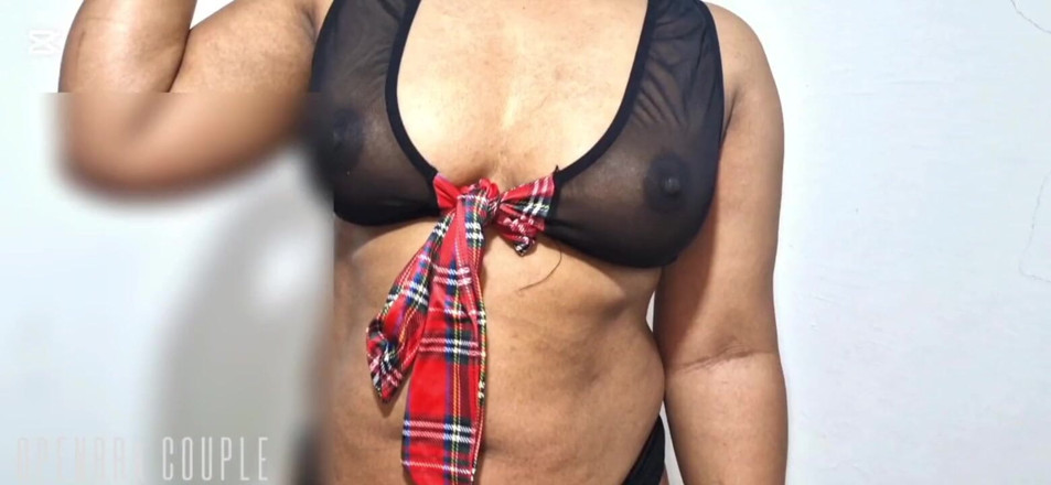 Openbra: Kerala Chechi seksi vücudunu gösteriyor