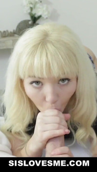 La sorellastra arrapata Velvet Rain prende il cazzo del fratellastro prima che la matrigna e il patrigno tornano a casa