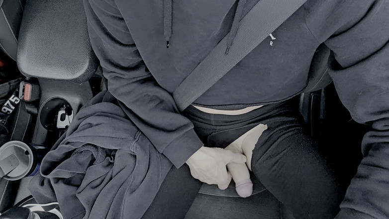 Filomena: Сексіфіломена мастурбує, керуючи машиною