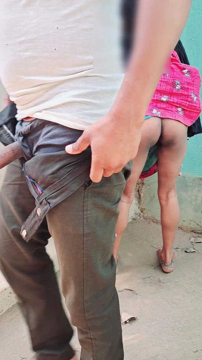 Trilokinath: 야외에서 섹스하는 마을 여친과 남친