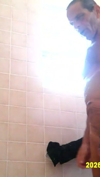 26-9-26 Nue Après Une Douche De Bronzage Et Le Gros Bad Leroy Brown Se Fait Chevaucher