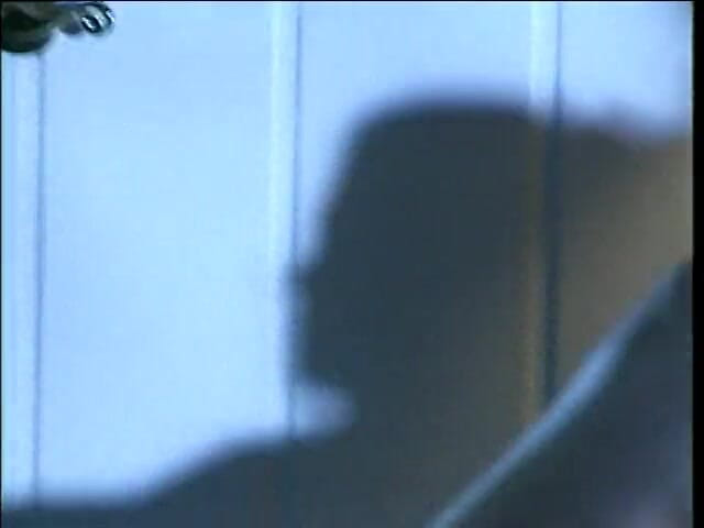 Teen Seduction: Azgın üvey yaşlı adam üvey kızını mastürbasyon yaparken yakaladı