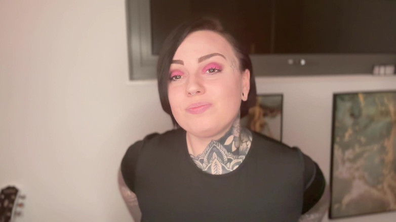 Miss Valentina: Bạn trai cuckold ngoài đời thực