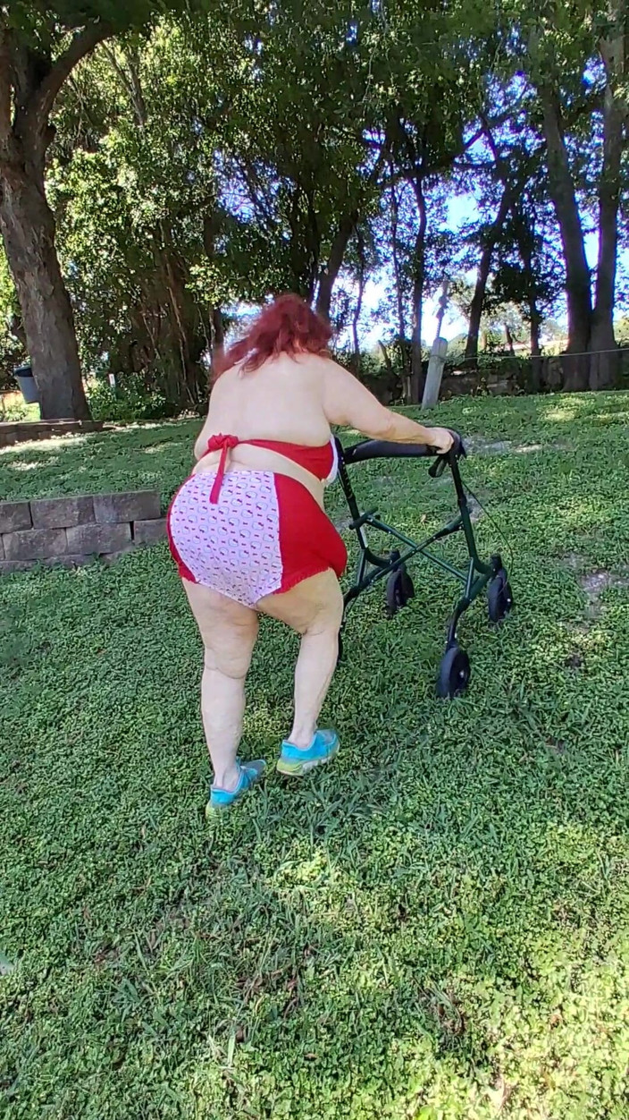 BBW nurse Vicki adventures with friends: BBW Nurse Vicki Is Taking a Stroll in Her Hello...