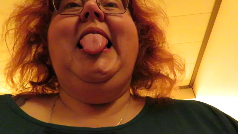 BBW nurse Vicki adventures with friends: Seksowna holenderska dziewczyna 84 i jej 55-letnia przyjaciółka BBW ubierają się lub...