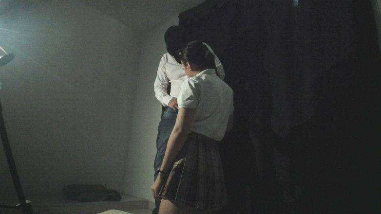 Teen amateur Latinas: Schoolgirl Teen Agrees to Give Blowjob and a Footjob for